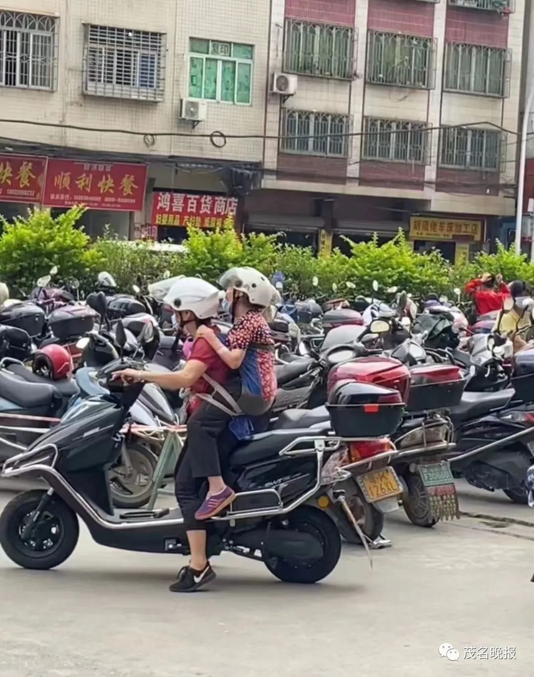 DƬ